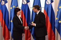 12. 12. 2016, Ljubljana – Predsednik Republike Slovenije Borut Pahor je vroil odlikovanje medaljo za zasluge Luigii Negro (STA)